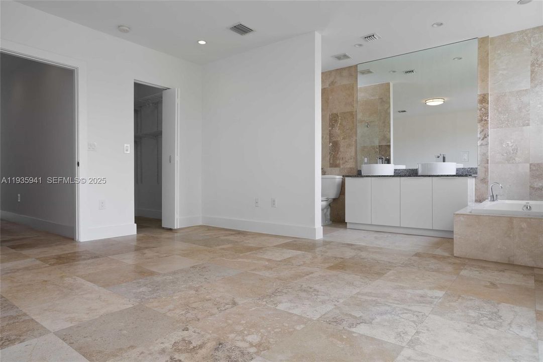 En Venta: $1,200,000 (3 camas, 2 baños, 3772 Pies cuadrados)