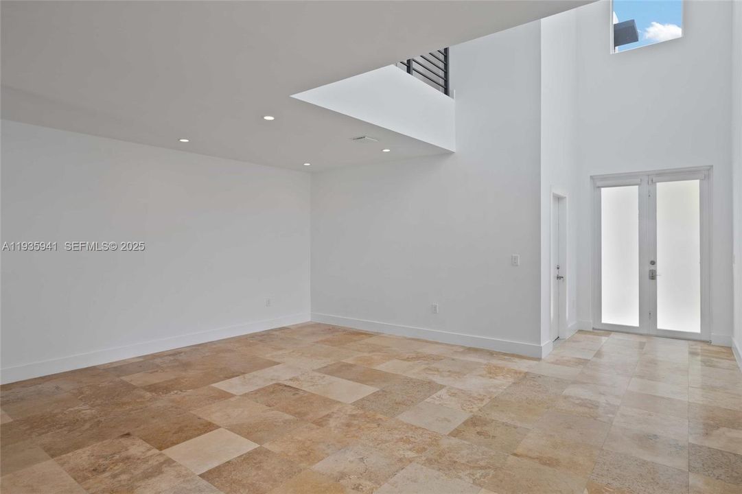 En Venta: $1,200,000 (3 camas, 2 baños, 3772 Pies cuadrados)