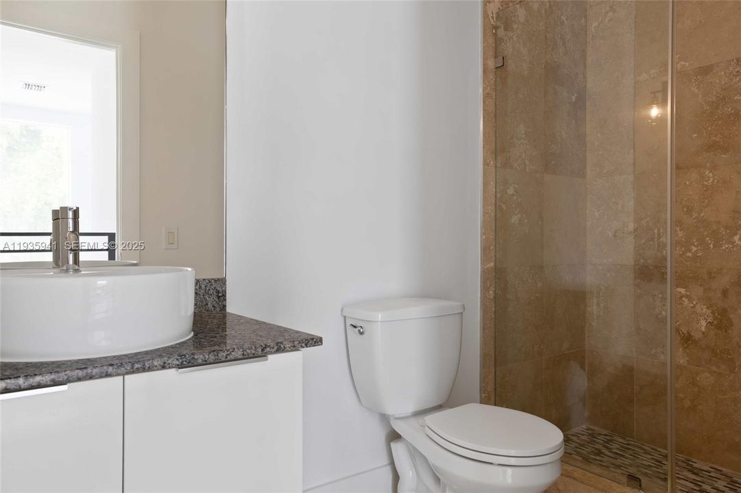 En Venta: $1,200,000 (3 camas, 2 baños, 3772 Pies cuadrados)