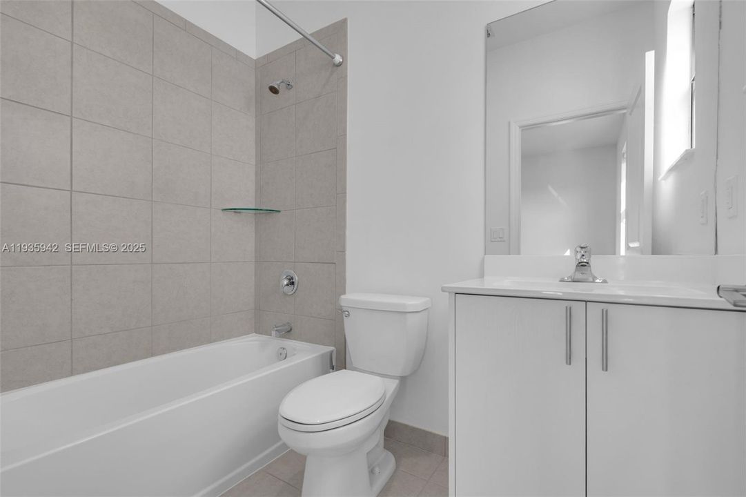 В аренду: $2,700 (3 спален, 3 ванн, 1328 Квадратных фут)