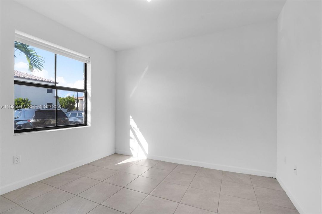 В аренду: $2,700 (3 спален, 3 ванн, 1328 Квадратных фут)