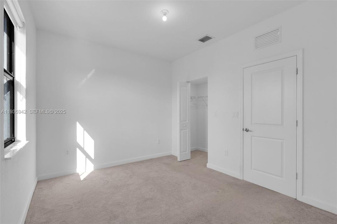 В аренду: $2,700 (3 спален, 3 ванн, 1328 Квадратных фут)