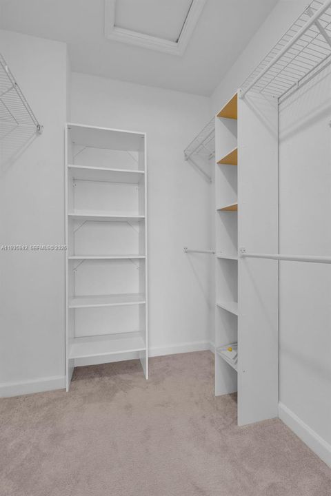 В аренду: $2,700 (3 спален, 3 ванн, 1328 Квадратных фут)