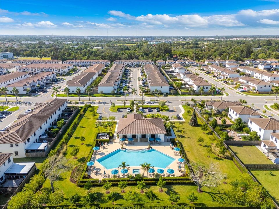 В аренду: $2,700 (3 спален, 3 ванн, 1328 Квадратных фут)