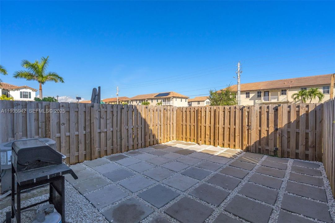 В аренду: $2,700 (3 спален, 3 ванн, 1328 Квадратных фут)