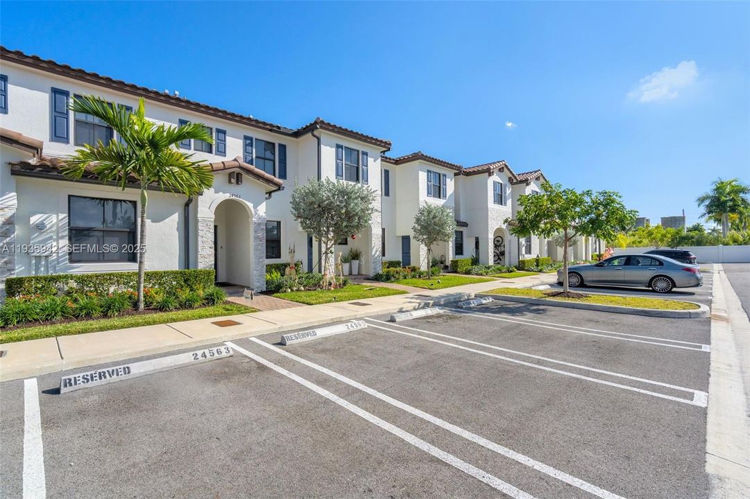 В аренду: $2,700 (3 спален, 3 ванн, 1328 Квадратных фут)