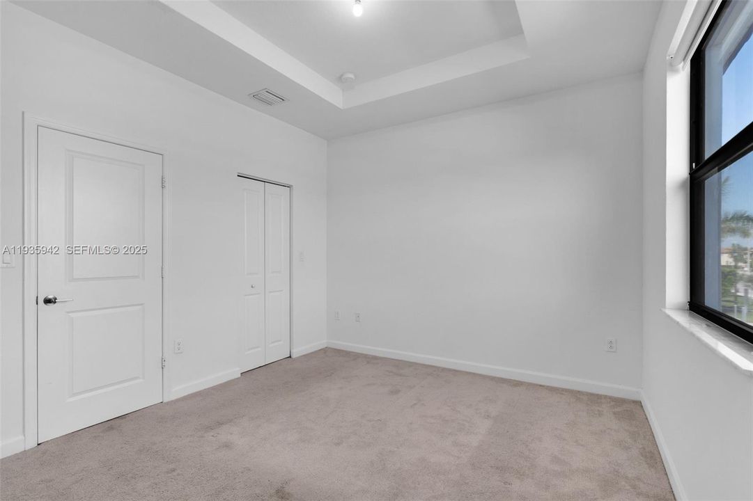 В аренду: $2,700 (3 спален, 3 ванн, 1328 Квадратных фут)