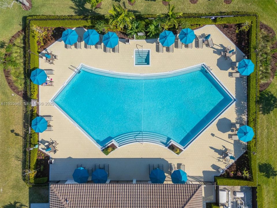 В аренду: $2,700 (3 спален, 3 ванн, 1328 Квадратных фут)