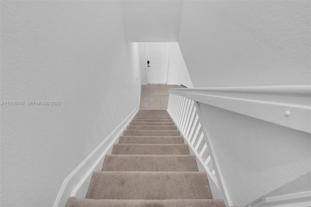 В аренду: $2,700 (3 спален, 3 ванн, 1328 Квадратных фут)