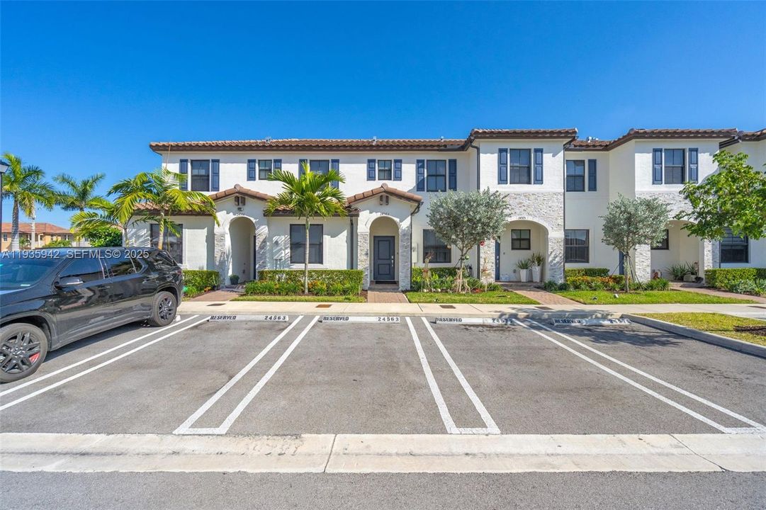 В аренду: $2,700 (3 спален, 3 ванн, 1328 Квадратных фут)