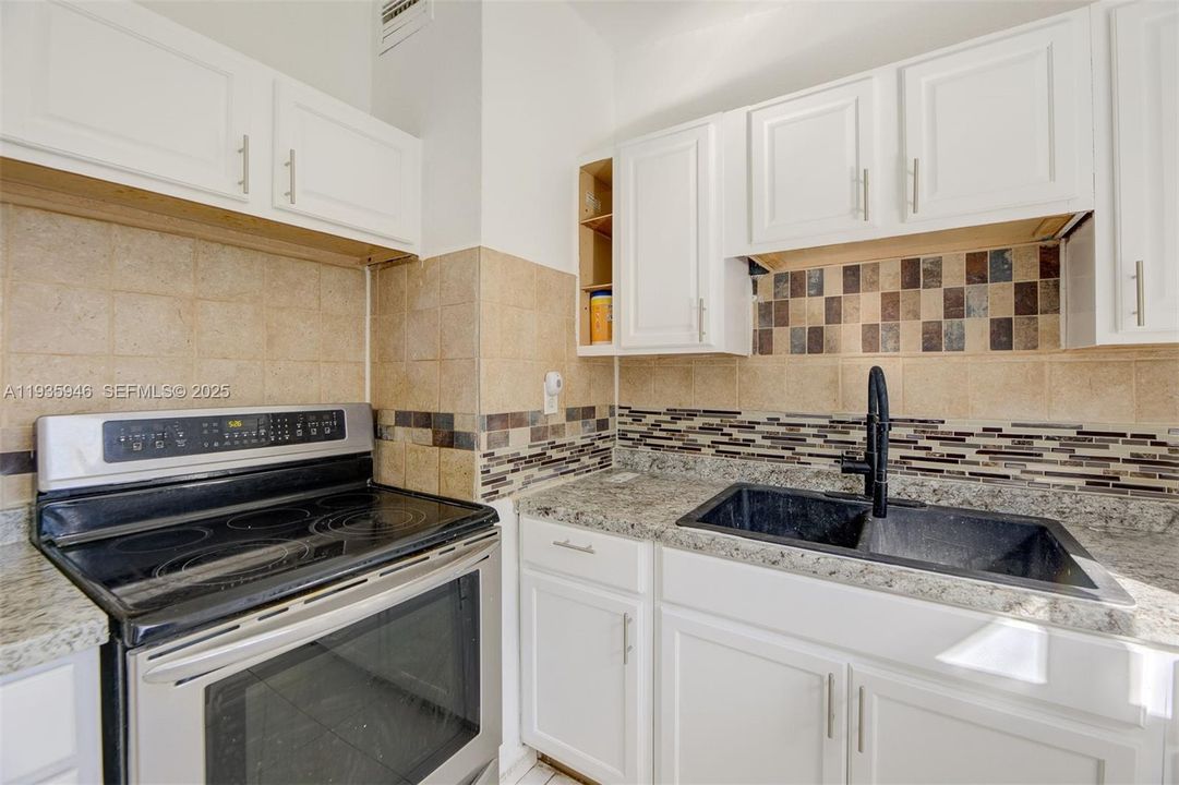 В аренду: $3,000 (4 спален, 2 ванн, 1200 Квадратных фут)