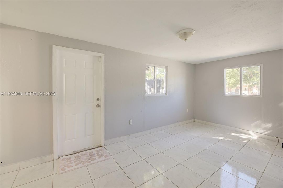 В аренду: $3,000 (4 спален, 2 ванн, 1200 Квадратных фут)