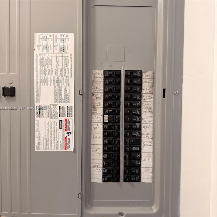 На продажу: $630,000 (3 спален, 2 ванн, 1560 Квадратных фут)