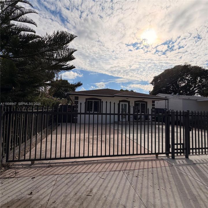 На продажу: $630,000 (3 спален, 2 ванн, 1560 Квадратных фут)