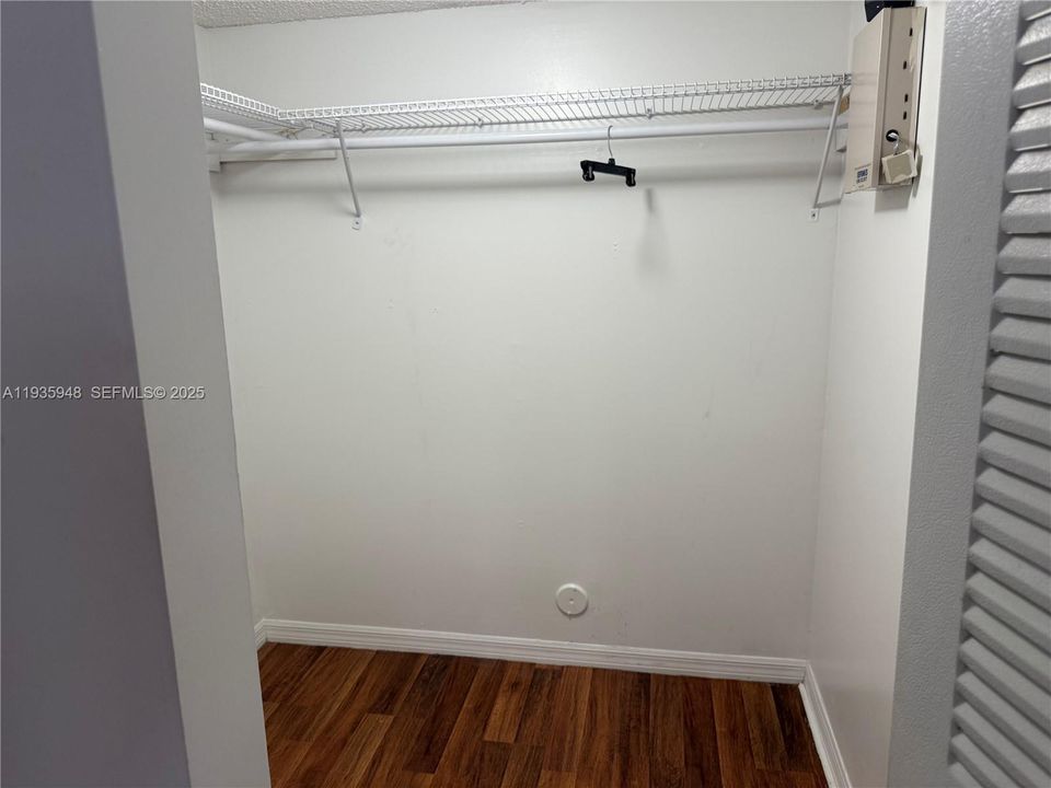 На продажу: $335,000 (3 спален, 2 ванн, 1024 Квадратных фут)