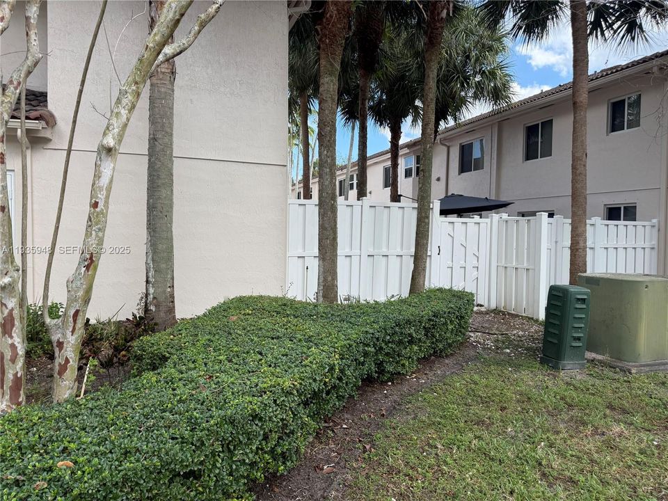 На продажу: $335,000 (3 спален, 2 ванн, 1024 Квадратных фут)