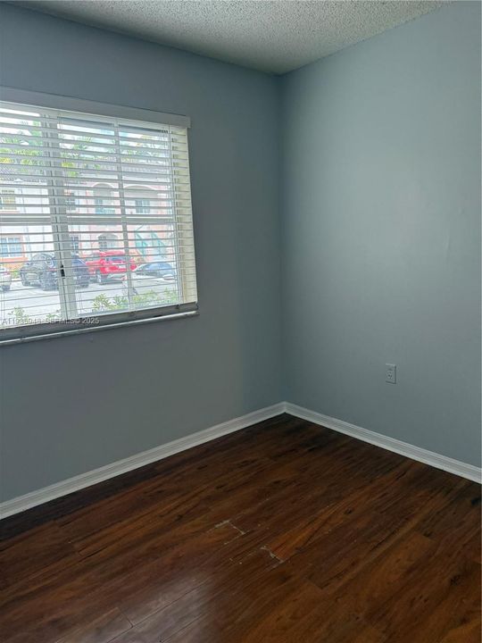 На продажу: $335,000 (3 спален, 2 ванн, 1024 Квадратных фут)