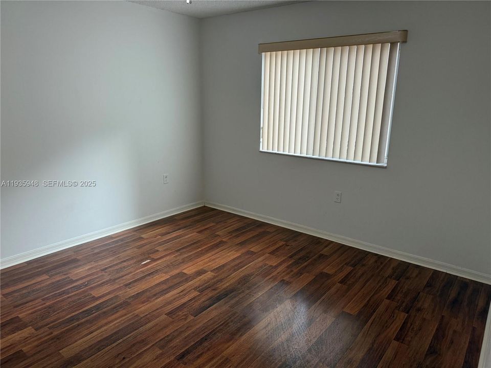 На продажу: $335,000 (3 спален, 2 ванн, 1024 Квадратных фут)