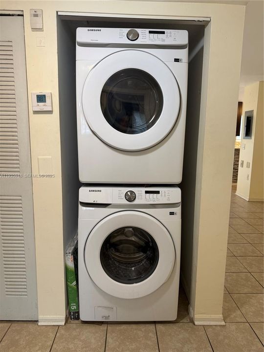 На продажу: $335,000 (3 спален, 2 ванн, 1024 Квадратных фут)