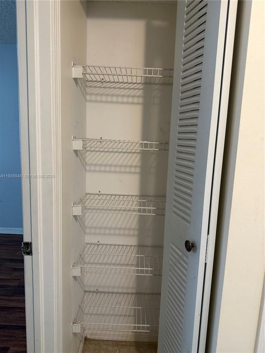 На продажу: $335,000 (3 спален, 2 ванн, 1024 Квадратных фут)