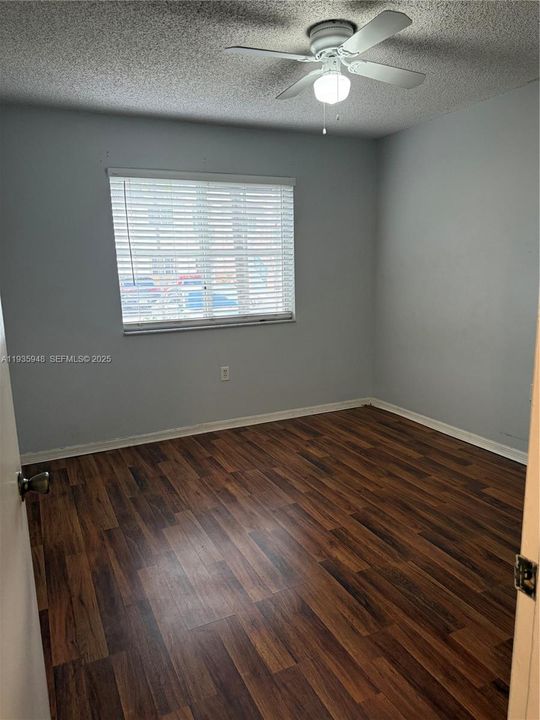 На продажу: $335,000 (3 спален, 2 ванн, 1024 Квадратных фут)