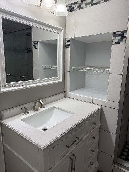 На продажу: $335,000 (3 спален, 2 ванн, 1024 Квадратных фут)