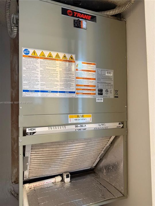 На продажу: $335,000 (3 спален, 2 ванн, 1024 Квадратных фут)