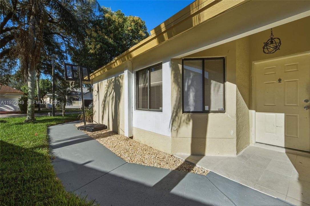 For Rent: $3,500 (3 beds, 2 baths, 1436 Square Feet)