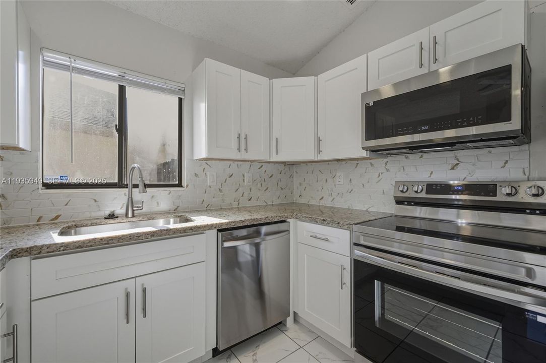 For Rent: $3,500 (3 beds, 2 baths, 1436 Square Feet)