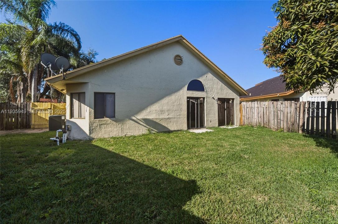 For Rent: $3,500 (3 beds, 2 baths, 1436 Square Feet)