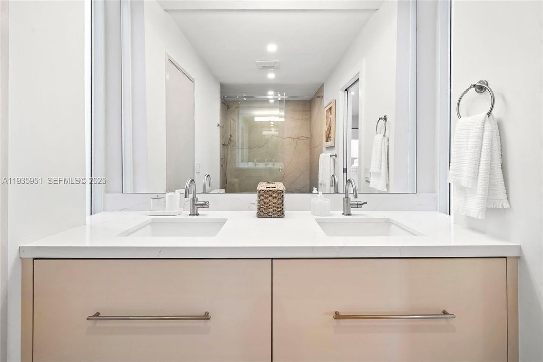 For Rent: $7,000 (2 beds, 2 baths, 1760 Square Feet)