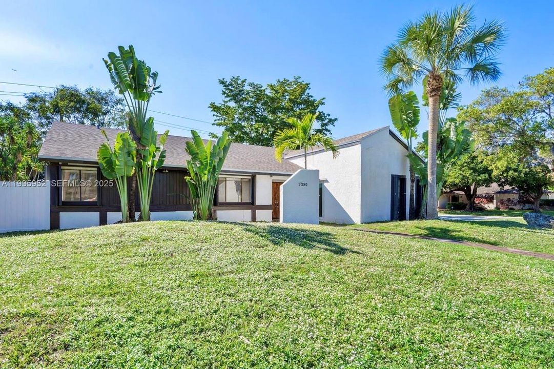 For Sale: $599,995 (3 beds, 2 baths, 2197 Square Feet)