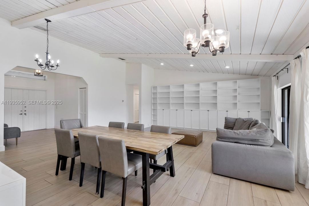 For Sale: $599,995 (3 beds, 2 baths, 2197 Square Feet)