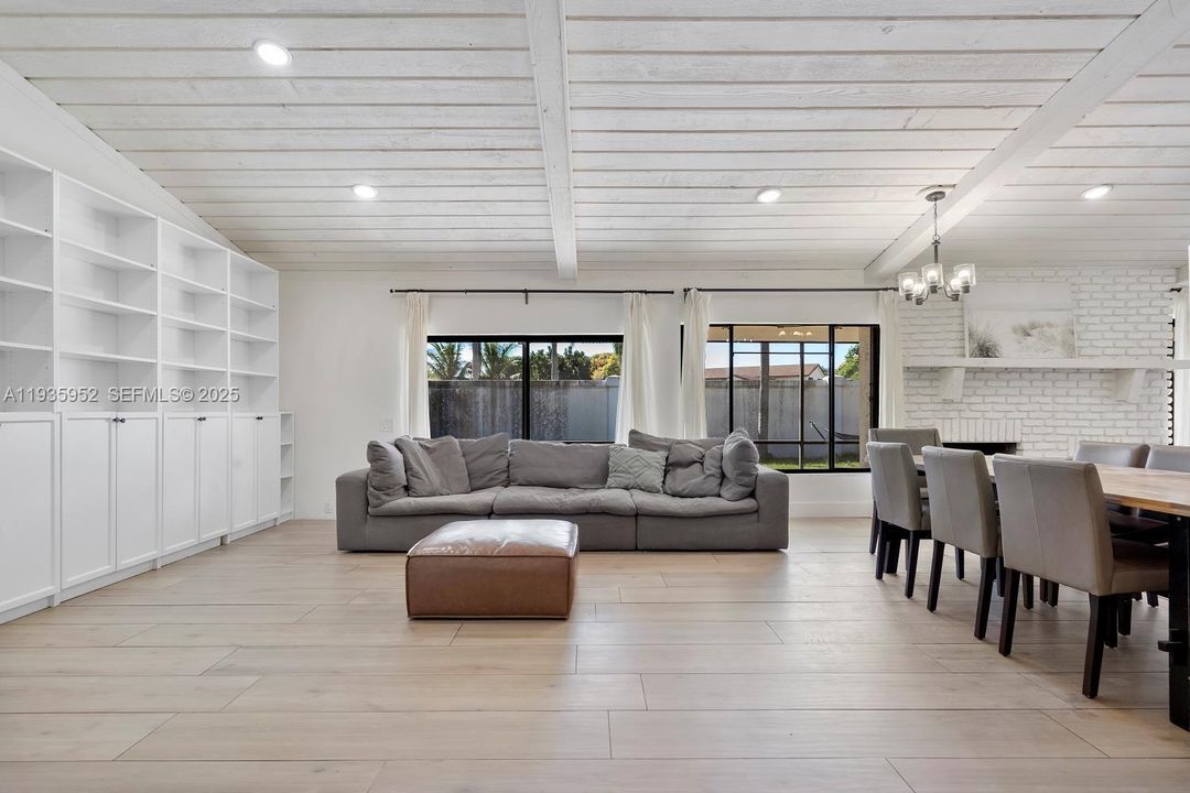 For Sale: $599,995 (3 beds, 2 baths, 2197 Square Feet)