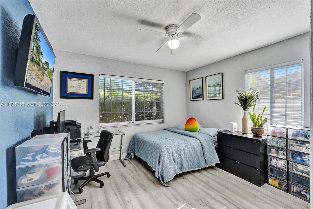 For Rent: $2,700 (2 beds, 1 baths, 1030 Square Feet)