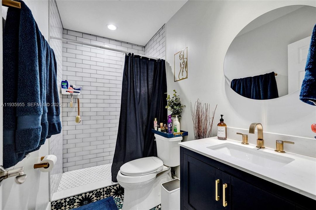 For Rent: $2,700 (2 beds, 1 baths, 1030 Square Feet)