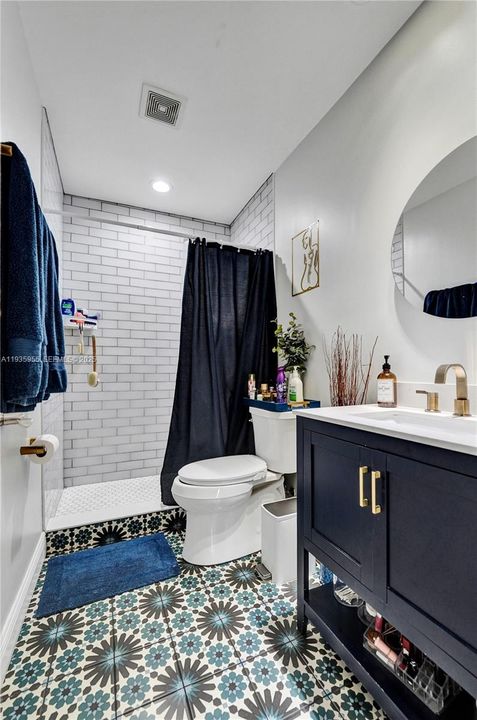 For Rent: $2,700 (2 beds, 1 baths, 1030 Square Feet)