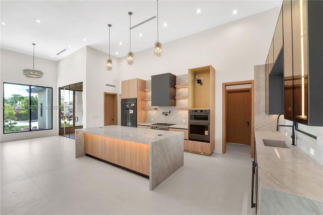 For Sale: $2,380,000 (5 beds, 4 baths, 3177 Square Feet)
