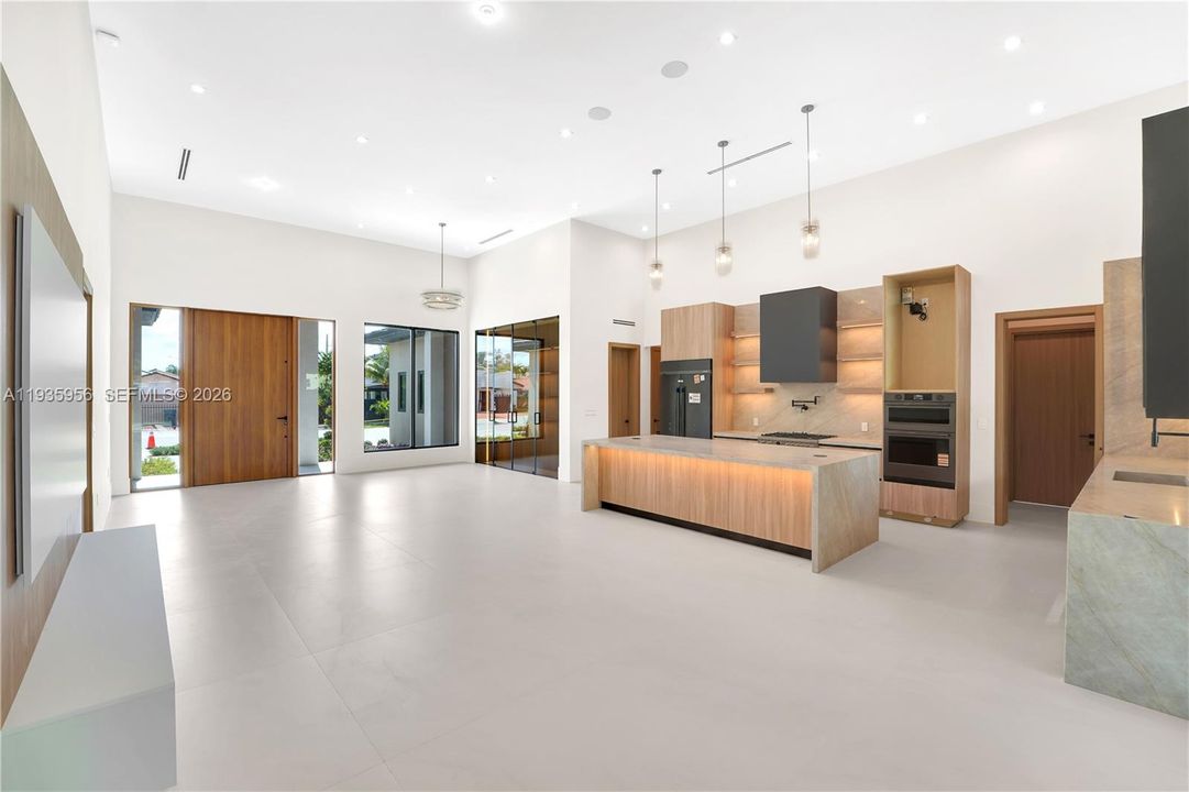 For Sale: $2,380,000 (5 beds, 4 baths, 3177 Square Feet)