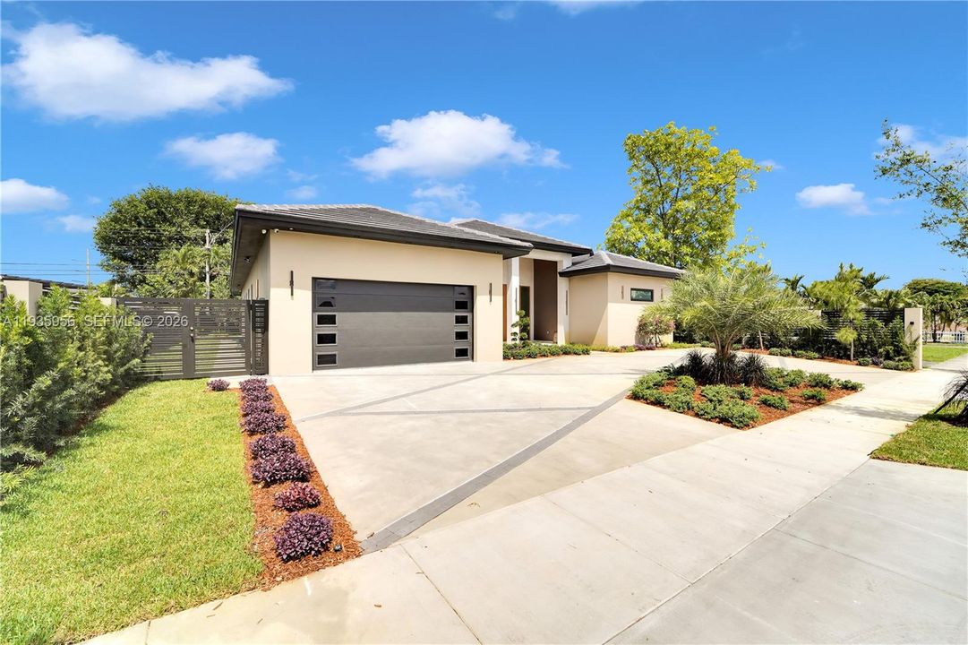 For Sale: $2,380,000 (5 beds, 4 baths, 3177 Square Feet)