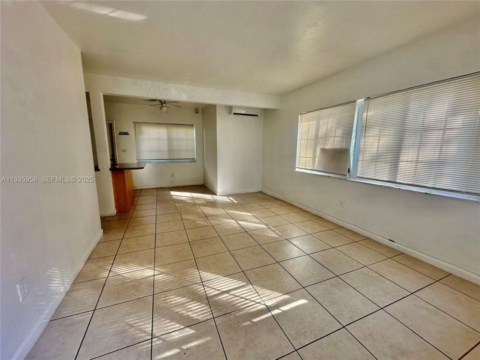 For Rent: $1,500 (1 beds, 1 baths, 720 Square Feet)