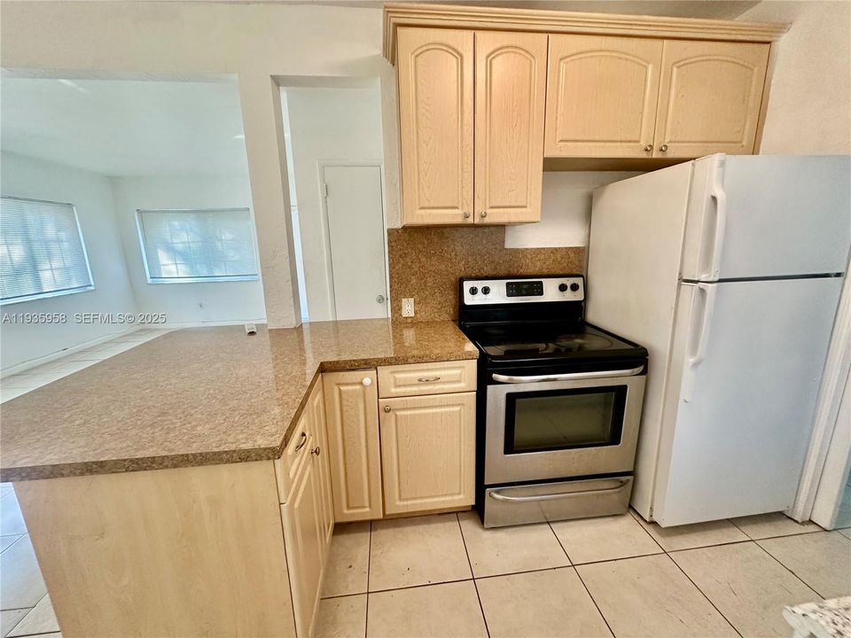 For Rent: $1,500 (1 beds, 1 baths, 720 Square Feet)