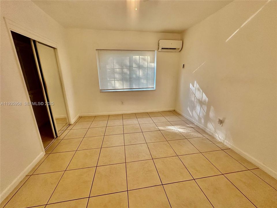 For Rent: $1,500 (1 beds, 1 baths, 720 Square Feet)