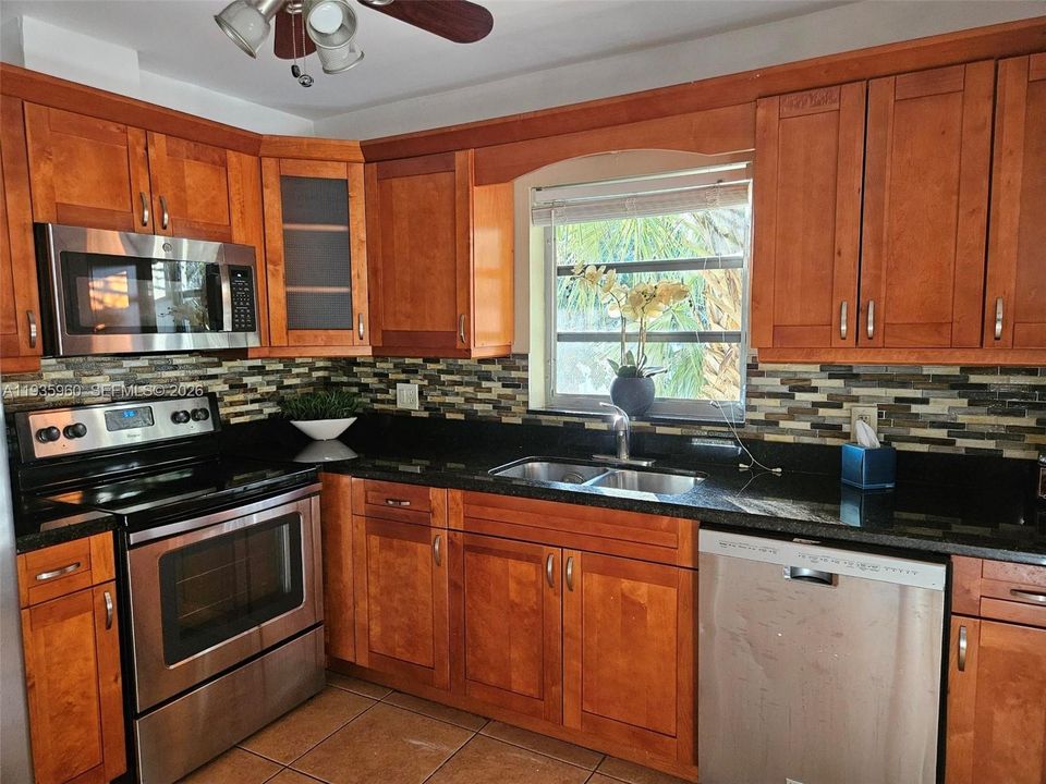 В аренду: $2,150 (2 спален, 2 ванн, 1100 Квадратных фут)