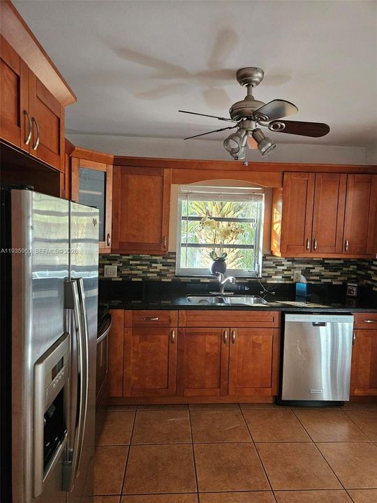 В аренду: $2,150 (2 спален, 2 ванн, 1100 Квадратных фут)