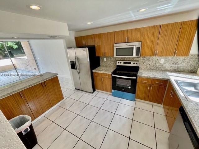 For Rent: $2,750 (3 beds, 2 baths, 1900 Square Feet)