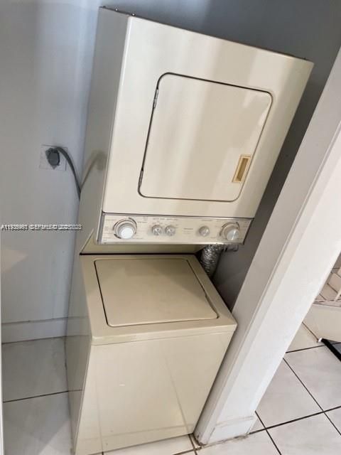 For Rent: $2,750 (3 beds, 2 baths, 1900 Square Feet)