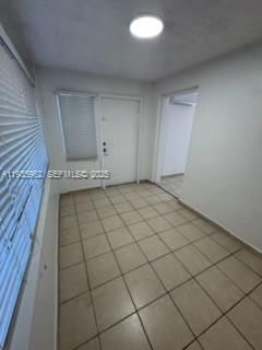 出租: $2,800 (3 贝兹, 1 浴室, 950 平方英尺)