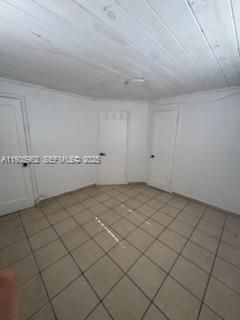 出租: $2,800 (3 贝兹, 1 浴室, 950 平方英尺)