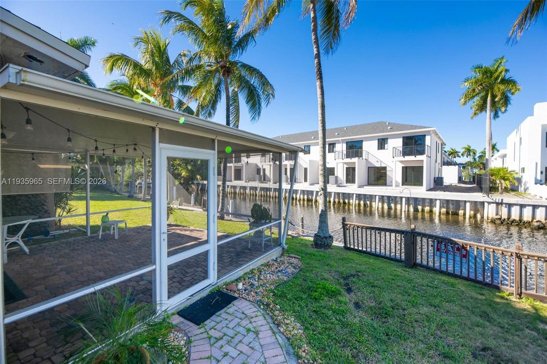 На продажу: $995,000 (3 спален, 2 ванн, 1561 Квадратных фут)